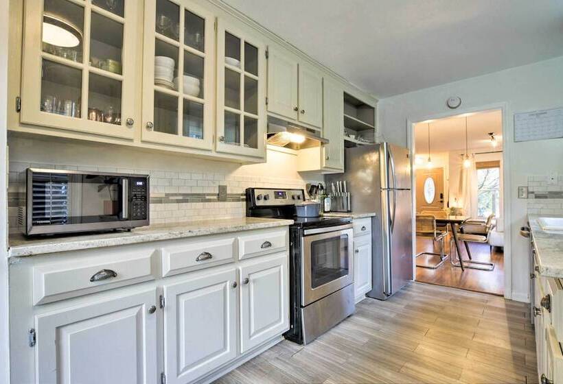 Home With Outdoor Oasis In Downtown Raleigh!