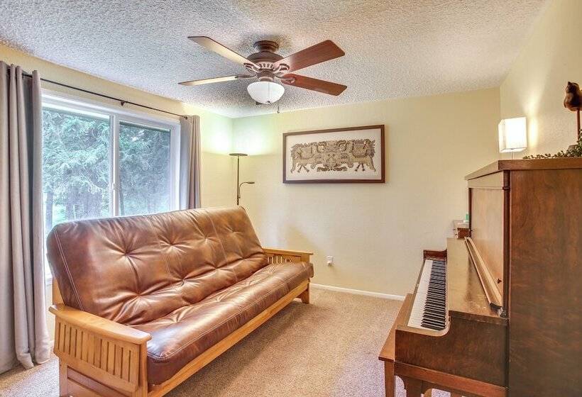 10 Mi To Silverwood: Secluded Getaway!