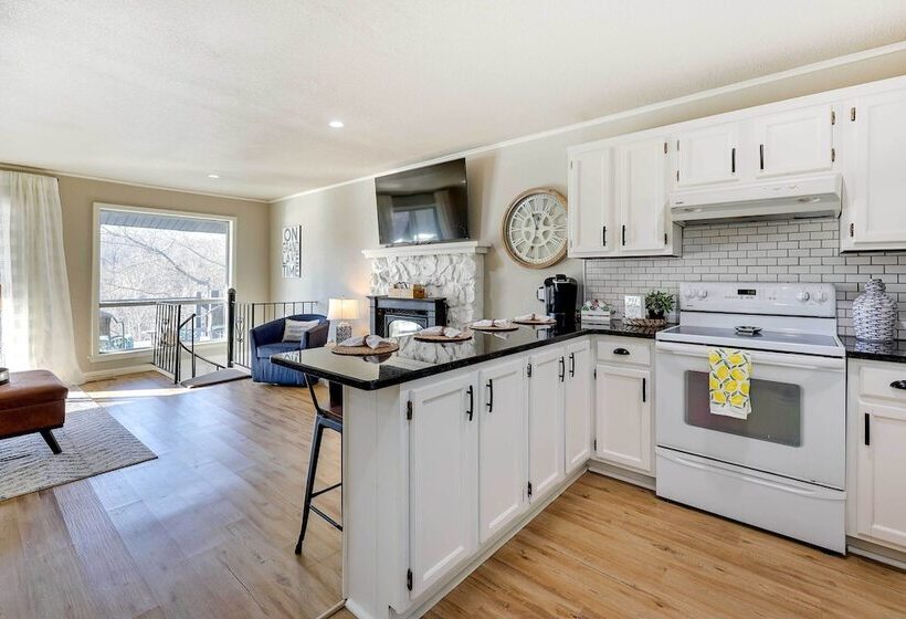 Lakefront Oklahoma Abode   Deck, Fire Pit & Grill