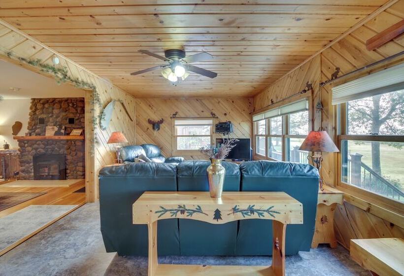 Large Home On Lake Edward W/ Deck & Fire Pit!