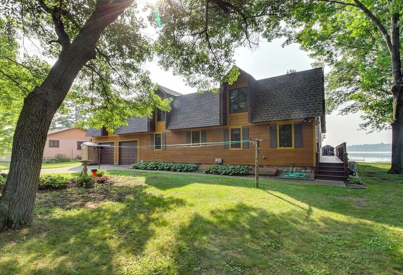 Large Home On Lake Edward W/ Deck & Fire Pit!