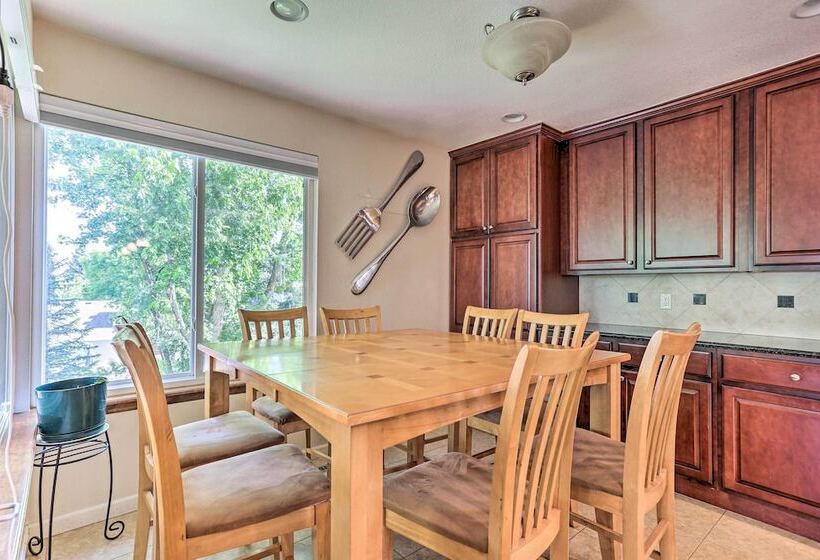 12 Mi To Dtwn Denver: Littleton Family Home!