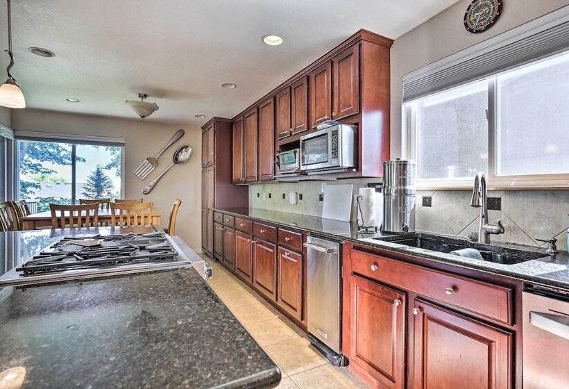 12 Mi To Dtwn Denver: Littleton Family Home!