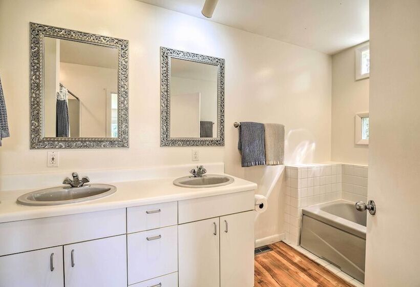 Lovely Blacksburg Hideaway < 1 Mi To Virginia Tech