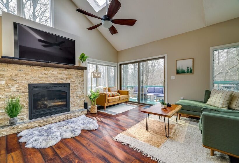 Lovely Poconos Cabin W/ Resort Amenities!