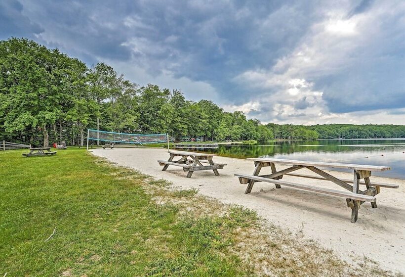 Lovely Poconos Cabin W/ Resort Amenities!