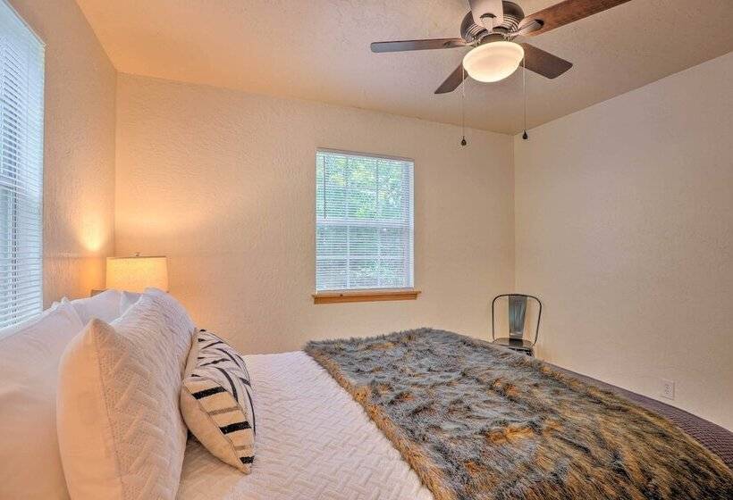 Lush Garfield Cabin W/ Community Pool & Lake!