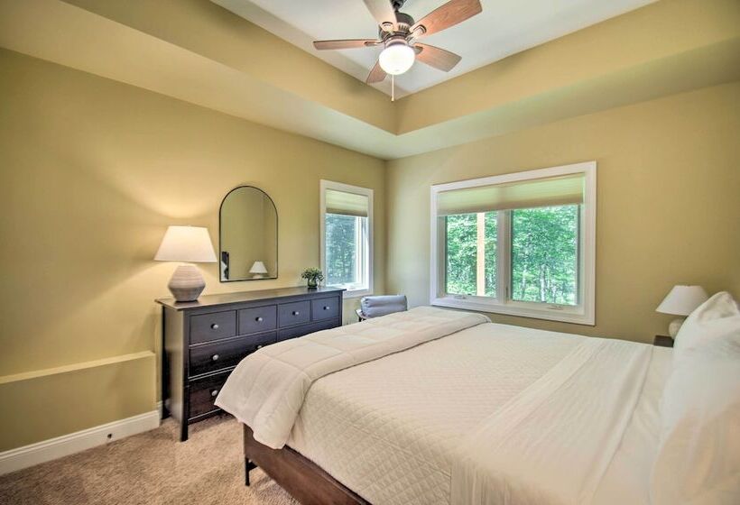 Luxe Wintergreen Resort Escape W/ Hot Tub!