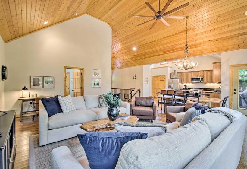 Luxe Wintergreen Resort Escape W/ Hot Tub!