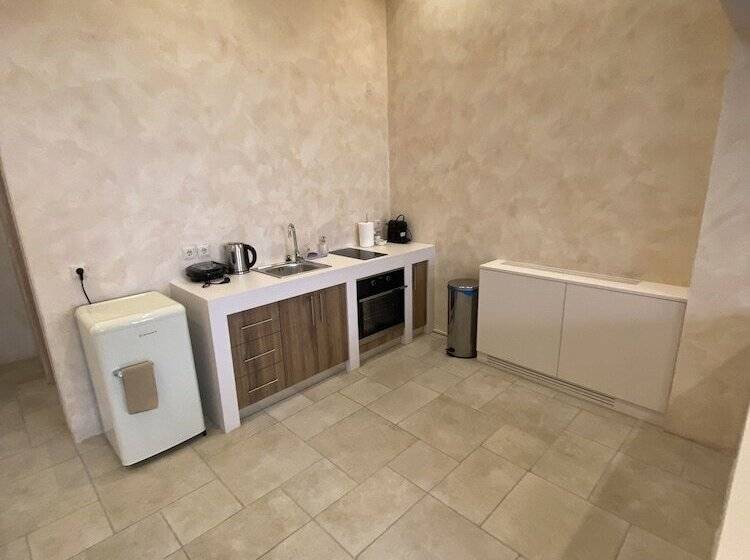 Mani Luxury Suites