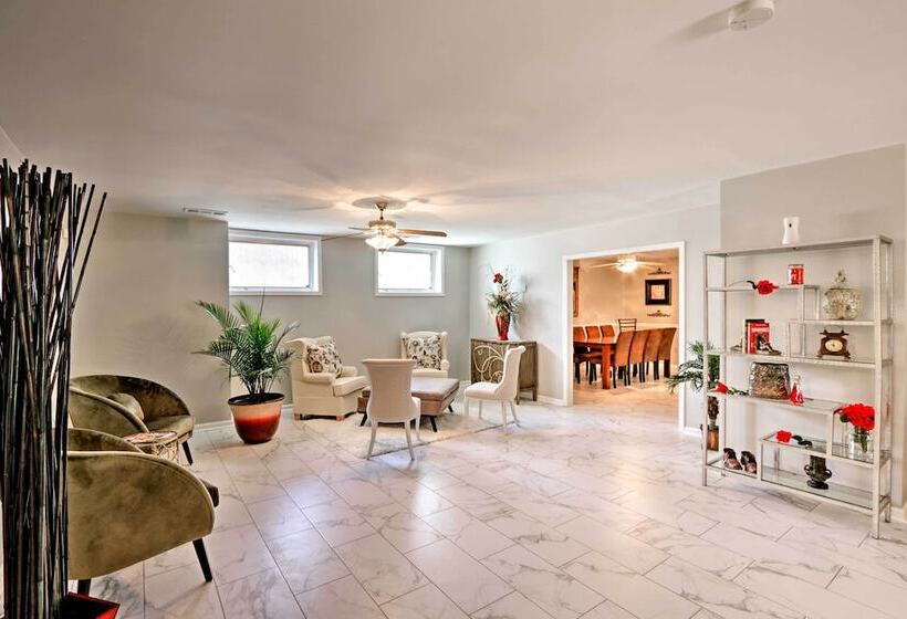 Quiet Memphis Home On 20 Acres: 10 Mi To Downtown!