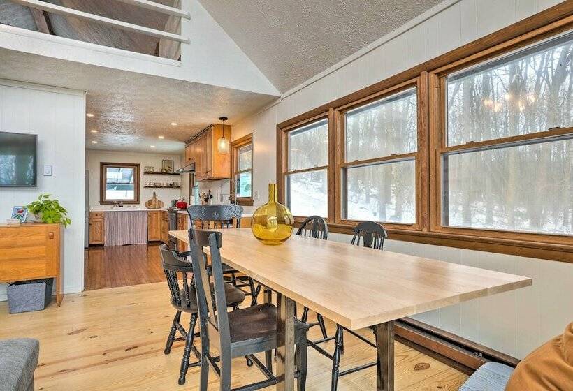 Mid Century Modern Cabin: Mountain & Natural Views