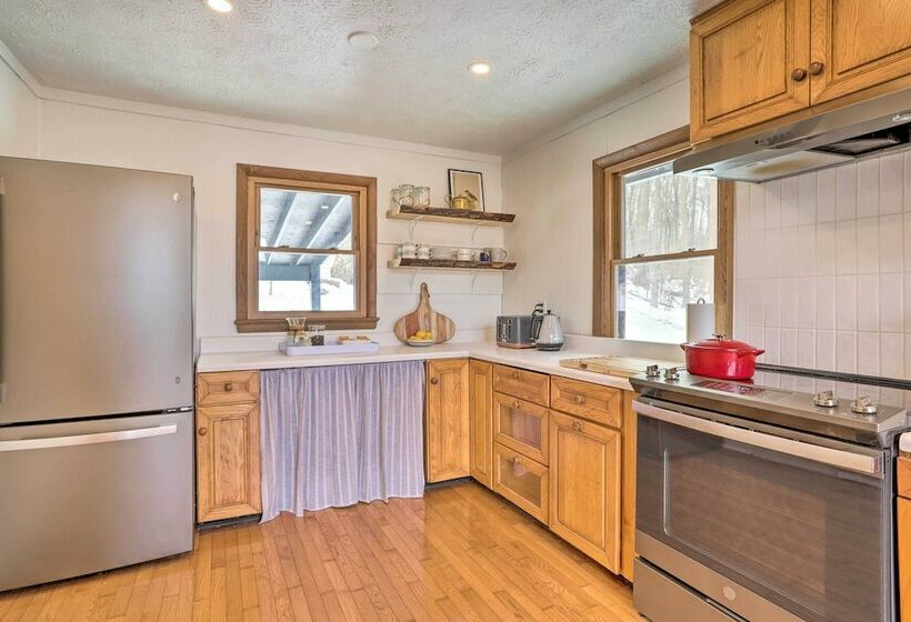 Mid Century Modern Cabin: Mountain & Natural Views