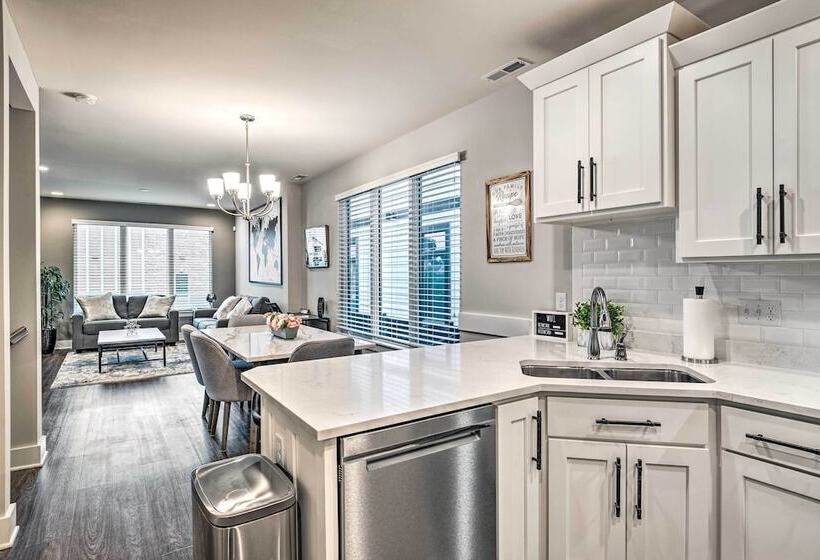 Modern Indianapolis Home W/ Skyline Views