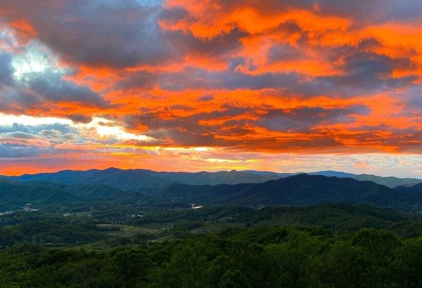 Mtn Treehouse W/ Fire Pit, Breathtaking Views