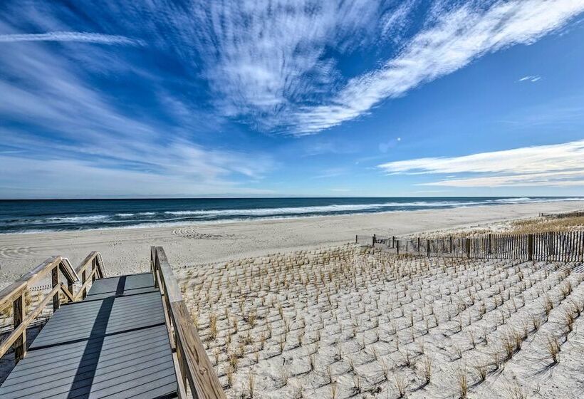 Oceanside Beach House In Pvt Beach Community!