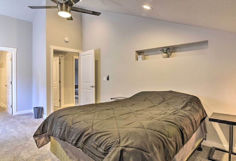 Oregon City Abode ~ 23 Mi To Dtwn Portland!