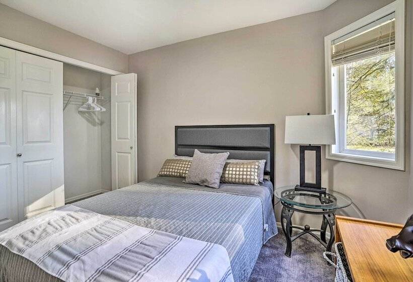 Spacious Snohomish Home: Relaxing Group Getaway!