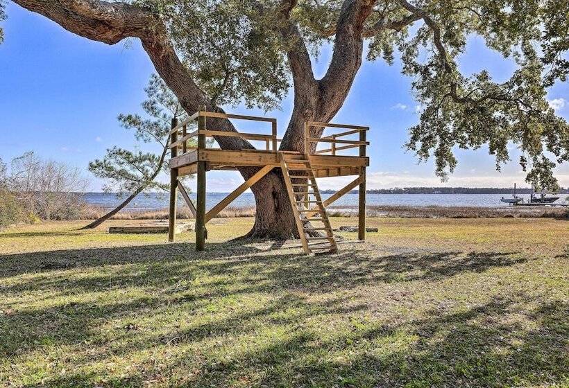 Picturesque Family Cabin W/ Views & Treehouse