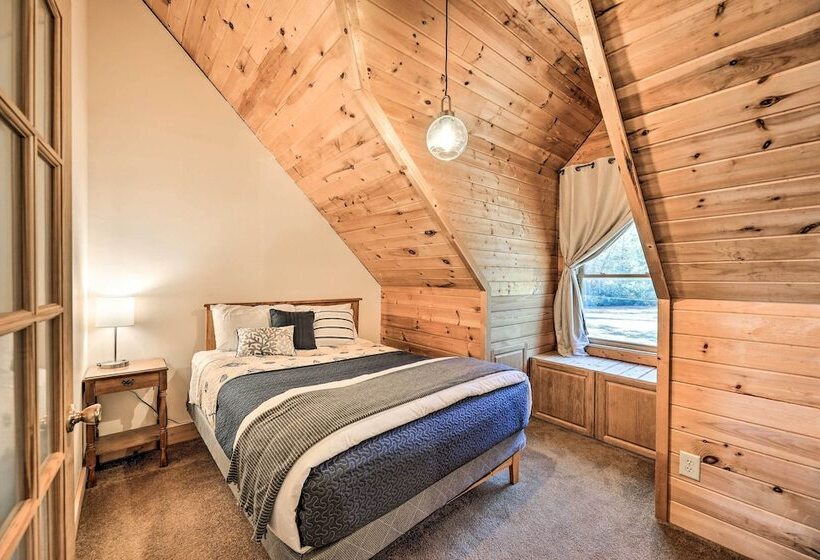 Picturesque Family Cabin W/ Views & Treehouse