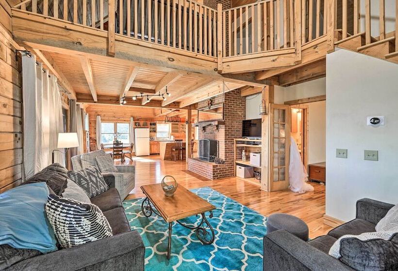 Picturesque Family Cabin W/ Views & Treehouse