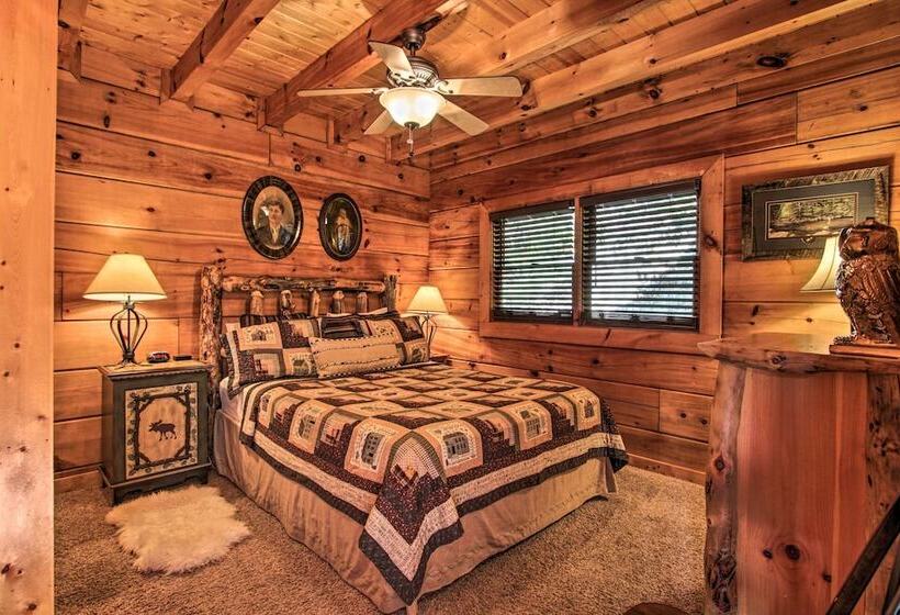 Pigeon Forge  Scenic Solitude  W/ Private Hot Tub!