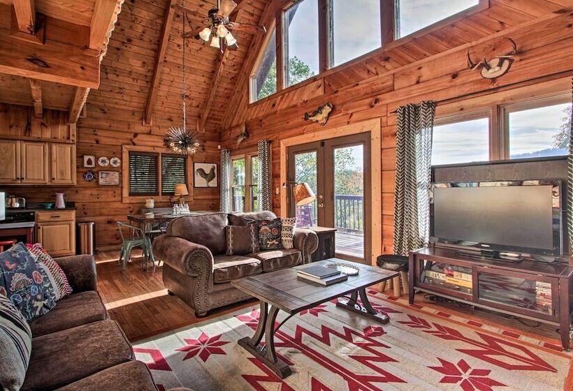 Pigeon Forge  Scenic Solitude  W/ Private Hot Tub!