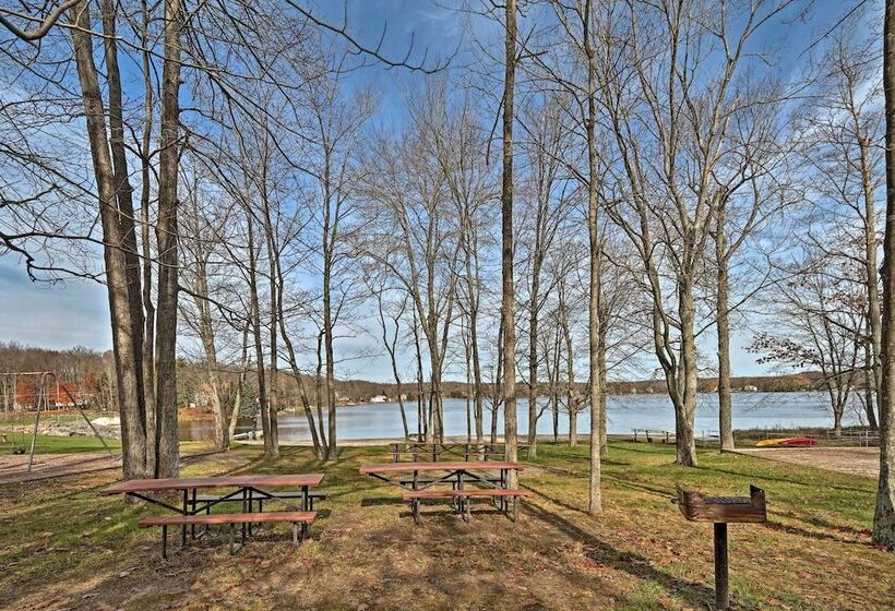 Arrowhead Lake Amenities: Quaint Home W/ Fireplace