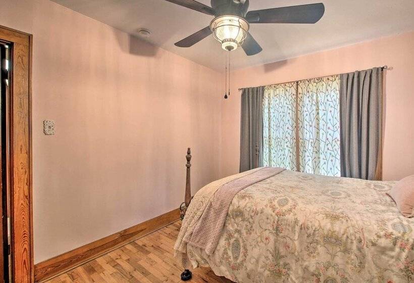 2 Mi To Central Ave: Quaint Hot Springs Home!