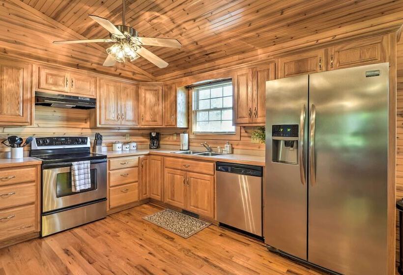 Quiet & Cozy Omaha Cabin ~ 20 Mi To Branson!