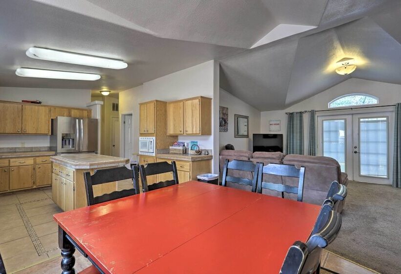 Red Rock Rambler  Moab Home W/ Hot Tub & Views!