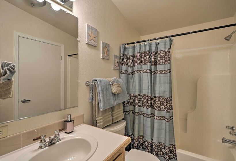 Red Rock Rambler  Moab Home W/ Hot Tub & Views!