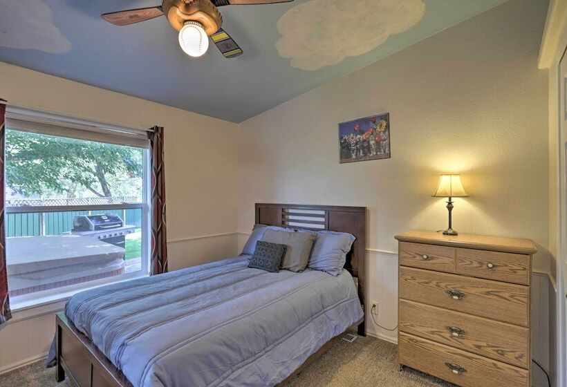 Red Rock Rambler  Moab Home W/ Hot Tub & Views!
