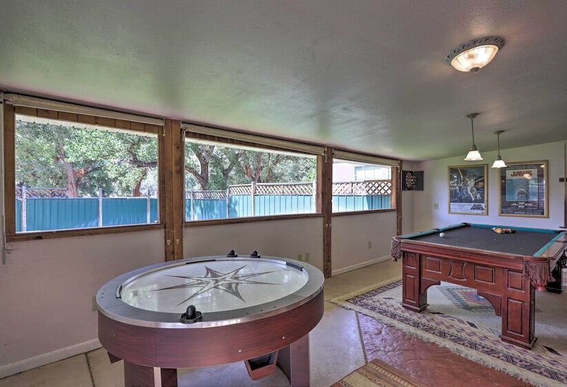Red Rock Rambler  Moab Home W/ Hot Tub & Views!