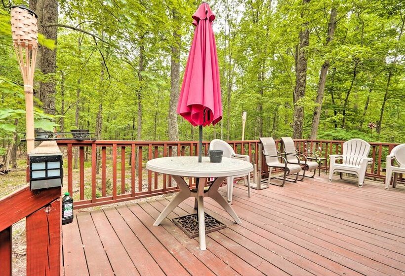 Relaxing Eagle Rock Resort Home   1 Block To Lake!