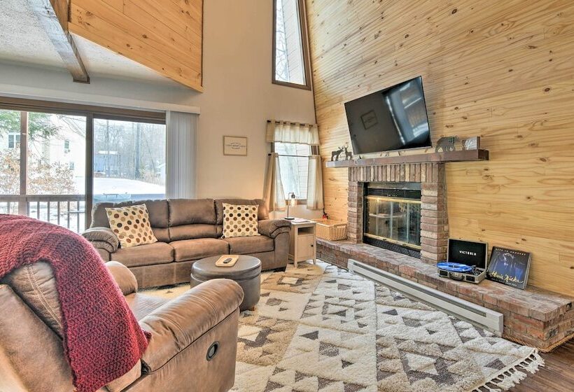 Tobyhanna Cabin W/ Deck, Community Pool & Golf!