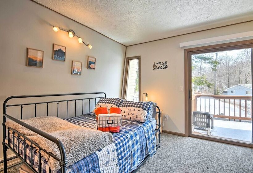 Tobyhanna Cabin W/ Deck, Community Pool & Golf!
