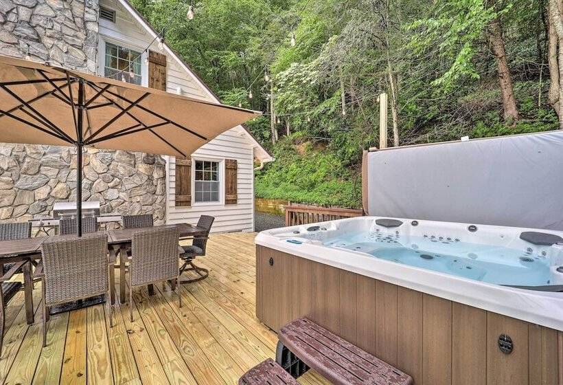 Riverfront Sugar Grove Home: Hot Tub & Views!