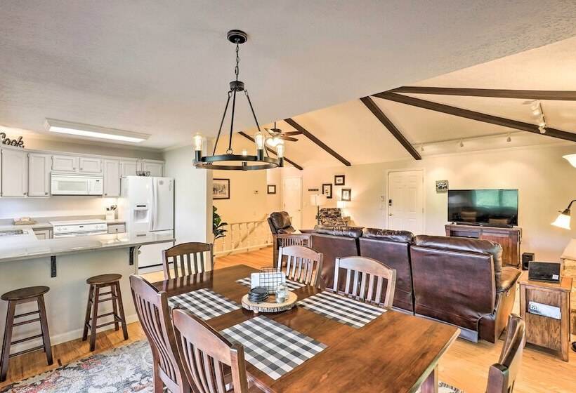 Scenic Smokies Cabin W/ Hot Tub In Golf Community!