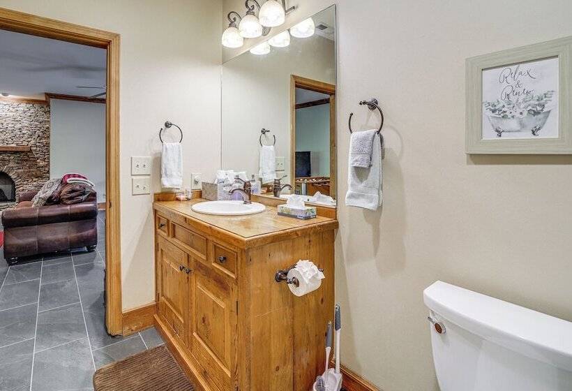 Hot Tub & Fire Pit: Secluded Gem In Franklin