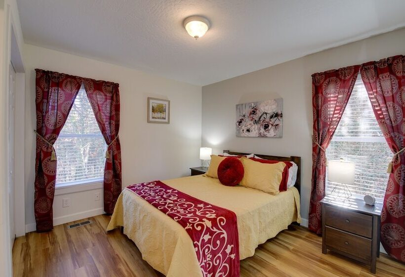 Smoky Mountains Cabin W/ Lake Access & Game Room!