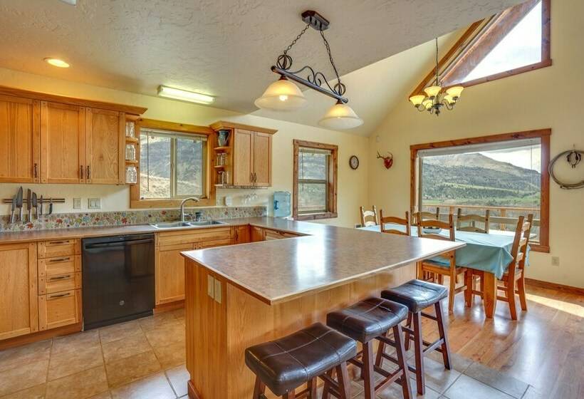 Stunning Hilltop Home By John Day Fossil Beds