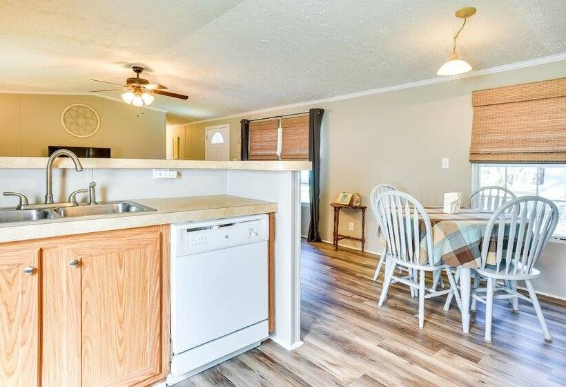 Supply Cottage W/ Deck < 2 Mi To The Beach!