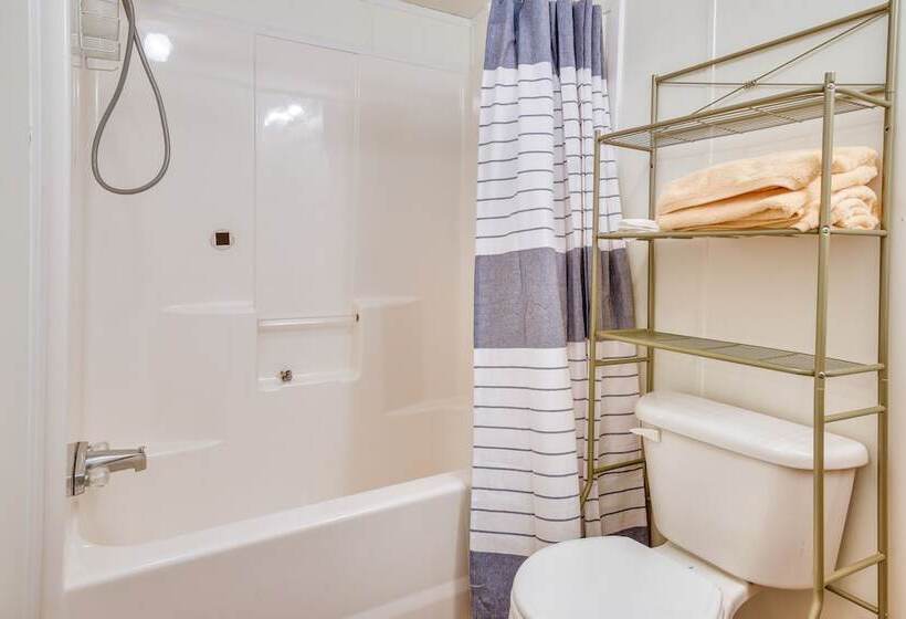 Supply Cottage W/ Deck < 2 Mi To The Beach!