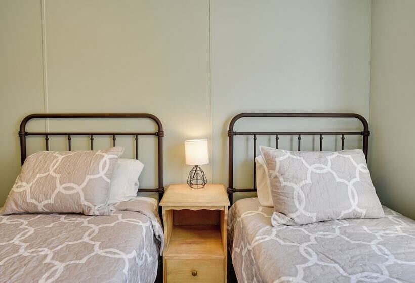 Supply Cottage W/ Deck < 2 Mi To The Beach!