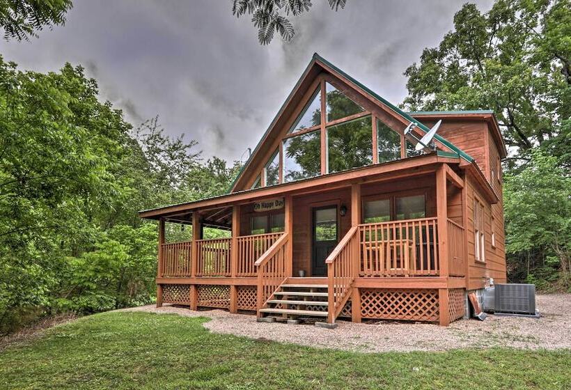 The Moonshine  Cabin: Hot Tub, 3 Mi To Dollywood