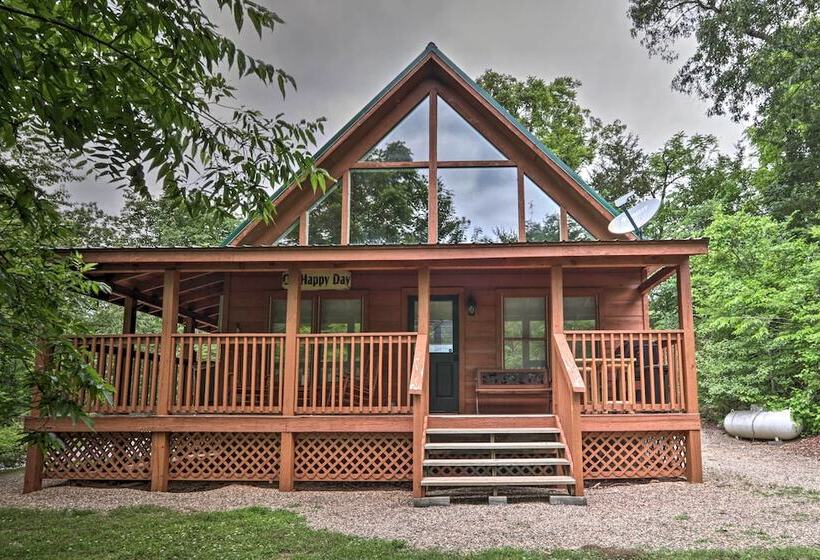The Moonshine  Cabin: Hot Tub, 3 Mi To Dollywood