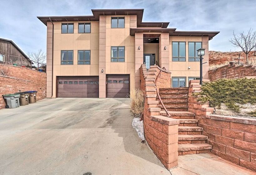 Upscale Laramie Home W/ Hot Tub & Patio!