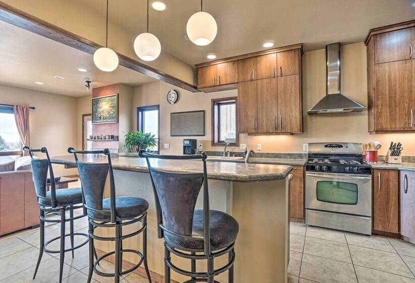 Upscale Laramie Home W/ Hot Tub & Patio!