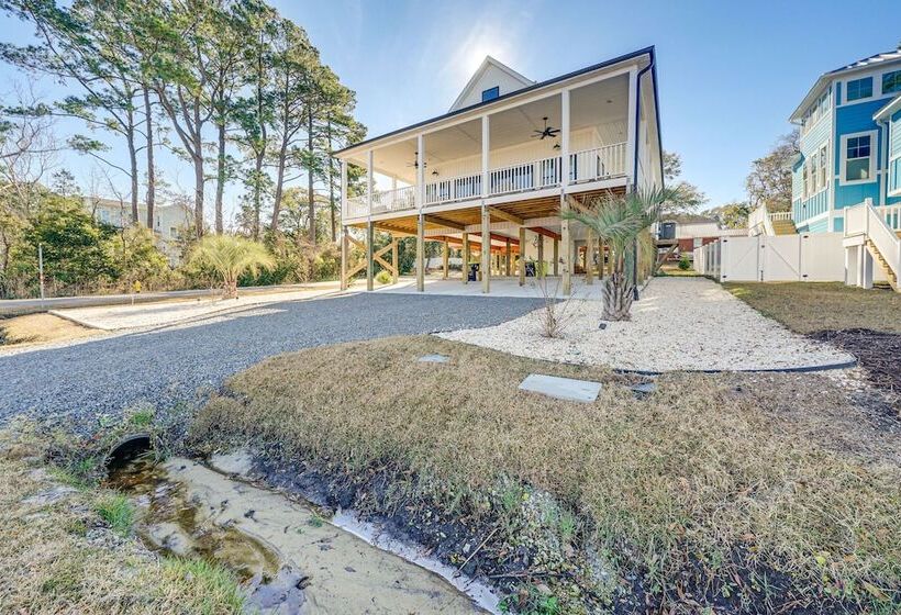 Upscale Oak Island Escape W/ 66 Ft Veranda!